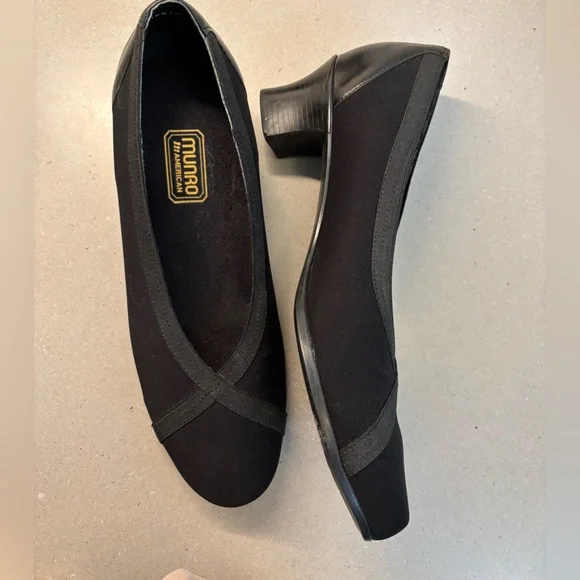 MUNRO American Low Heel Pumps in Black with Criss Cross Elastic Slip On Size 10 - Picture 1 of 14